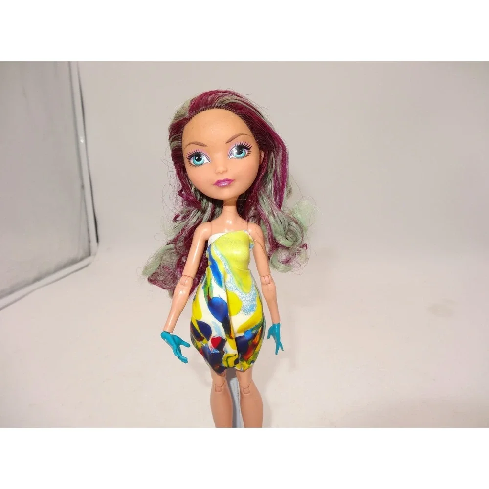 Ever‎ After High Madeline Hatter  2012 blue hands, long hair